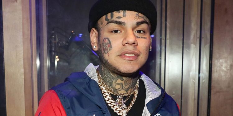 AUTORIDADES DOMINICANAS BUSCAN A YAILIN TRAS EL ARRESTO DE TEKASHI POR PRESUNTA BRUTAL GOLPIZA 1 AUTORIDADES DOMINICANAS BUSCAN A YAILIN TRAS EL ARRESTO DE TEKASHI POR PRESUNTA BRUTAL GOLPIZA