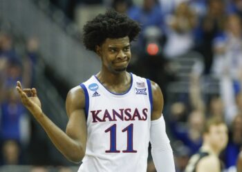 EXJUGADOR DE LA NBA JOSH JACKSON ENFRENTA ACUSACIONES POR AGRESIÓN SEXUAL Y ROBO ARMADO