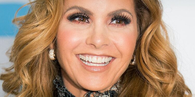 LUCERO HACE UN TRIUNFAL REGRESO A LA TELEVISIÓN CON “EL GALLO DE ORO”