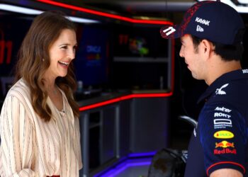 CHECO PÉREZ DESPIERTA EMOCIÓN EN DREW BARRYMORE EN LA PREVIA AL GP DE ESTADOS UNIDOS