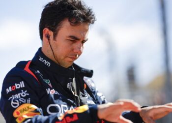 CHECO PÉREZ, LA GRAN SORPRESA EN LA TABLA DE POSICIONES DE LA F1: VERSTAPPEN LIDERA, PERO EL MEXICANO SE ACERCA PELIGROSAMENTE