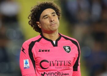 GUILLERMO OCHOA, SUPLENTE BAJO LA BATUTA DE INZAGHI, DELEITA A SALERNITANA ANTE CAGLIARI EN UNA JORNADA TRASCENDENTAL DEL CALCIO ITALIANO