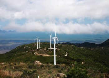 EL COMPROMISO DEL REINO UNIDO CON LA ACCIÓN CLIMÁTICA BAJO ESCÁNDALO: PELIGRO EN LA RUTA HACIA CERO EMISIONES