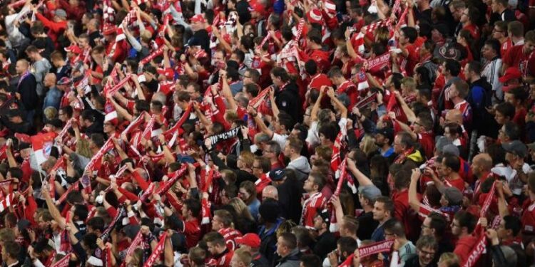 IMPACTANTES INCIDENTES EN LA CHAMPIONS LEAGUE: CINCO AFICIONADOS HERIDOS EN ENFRENTAMIENTO ENTRE HINCHAS DEL BAYERN Y GALATASARAY 1 IMPACTANTES INCIDENTES EN LA CHAMPIONS LEAGUE: CINCO AFICIONADOS HERIDOS EN ENFRENTAMIENTO ENTRE HINCHAS DEL BAYERN Y GALATASARAY