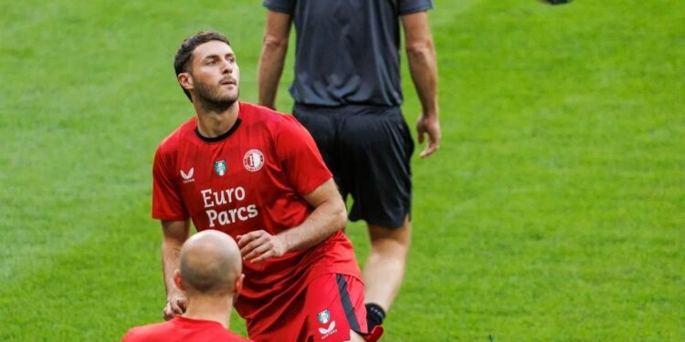 ¡DT DEL FEYENOORD ASEGURA QUE SANTIAGO GIMÉNEZ ESTARÁ LISTO PARA SU DEBUT EN LA CHAMPIONS LEAGUE ANTE LA LAZIO! 1 ¡DT DEL FEYENOORD ASEGURA QUE SANTIAGO GIMÉNEZ ESTARÁ LISTO PARA SU DEBUT EN LA CHAMPIONS LEAGUE ANTE LA LAZIO!