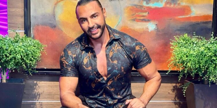 ¡LATIN LOVER SUPERA 9 ARRIESGADAS CIRUGÍAS! El Exluchador Emerge Triunfante Tras Tres Meses de Angustia Hospitalaria