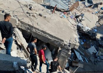 BOMBARDEO DEVASTA ZONA FRENTE A PARROQUIA CATÓLICA EN GAZA: PADRE PIDE PROTECCIÓN PARA CIVILES INOCENTES