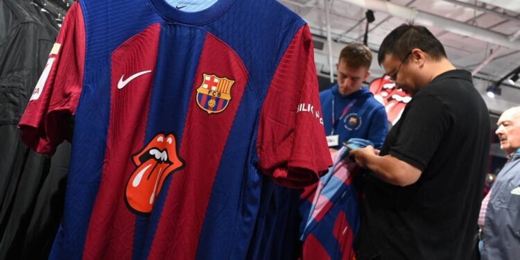 LOS ROLLING STONES HACEN HISTORIA EN EL CLÁSICO DE MONTJUÏC CON EL FC BARCELONA 1 LOS ROLLING STONES HACEN HISTORIA EN EL CLÁSICO DE MONTJUÏC CON EL FC BARCELONA