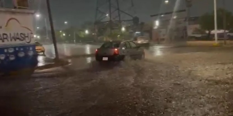 RESCATAN A SIETE DE INUNDACIONES Y AUTOS ARRASTRADOS POR LA CORRIENTE 1 RESCATAN A SIETE DE INUNDACIONES Y AUTOS ARRASTRADOS POR LA CORRIENTE