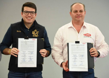 FIRMAN CMIC Y NL CONVENIO PARA INFRAESTRUCTURA VIAL