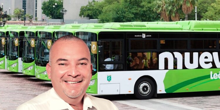 DA “ROCCO” BANDERAZO A 28 NUEVOS CAMIONES PARA EL CARMEN NL