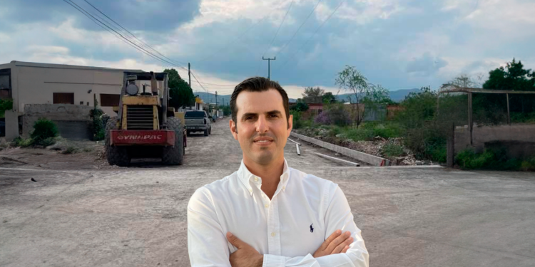 AVANZA GONZÁLEZ MORTON CON PAVIMENTACIÓN EN SABINAS