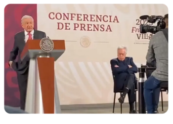 DUERME BARTLETT EN  MAÑANERA DE AMLO 4 DUERME BARTLETT EN  MAÑANERA DE AMLO