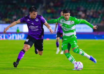 NIÑOS EN MÉXICO ADOPTAN DISFRACES INSPIRADOS EN LA SERIE ‘SKIBIDI TOILET’ PARA EL DÍA DE MUERTOS