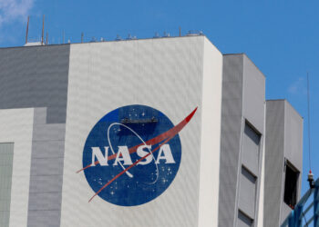 NIÑOS EN MÉXICO ADOPTAN DISFRACES INSPIRADOS EN LA SERIE ‘SKIBIDI TOILET’ PARA EL DÍA DE MUERTOS