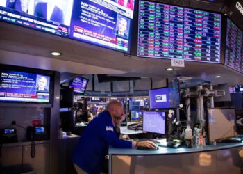 WALL STREET INICIA CON TENDENCIA A LA BAJA A LA ESPERA DE LAS MINUTAS DE LA FED