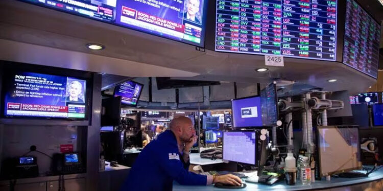 WALL STREET INICIA CON TENDENCIA A LA BAJA A LA ESPERA DE LAS MINUTAS DE LA FED