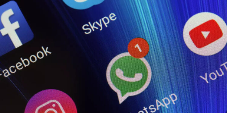 ASEGURA LA INTEGRIDAD DE TUS CHATS EN WHATSAPP: VINCULA TU CUENTA AL CORREO ELECTRÓNICO 1 ASEGURA LA INTEGRIDAD DE TUS CHATS EN WHATSAPP: VINCULA TU CUENTA AL CORREO ELECTRÓNICO