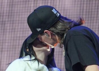 NICKI NICOLE Y PESO PLUMA SELLAN SU ROMANCE EN UN CONCIERTO ÉPICO | IMPACTANTE VIDEO