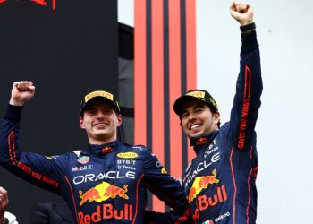 VERSTAPPEN ASEGURA QUE CHECO PÉREZ LLEGARÁ AL SUBCAMPEONATO DE PILOTOS CON EL APOYO DE RED BULL