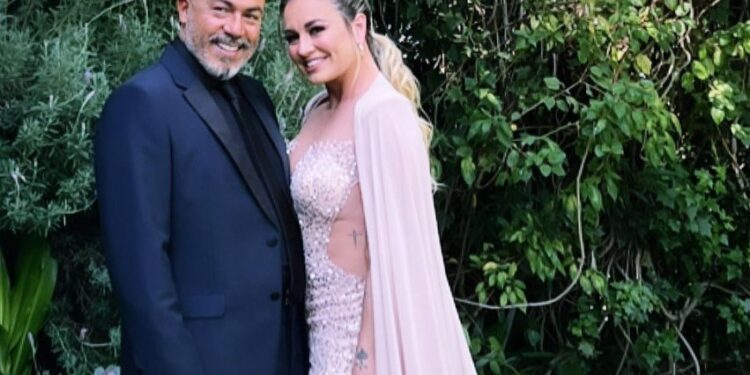 EMOTIVA CELEBRACIÓN: MARÍA JOSÉ RENUEVA SUS VOTOS DE AMOR EN SU BODA DE PORCELANA, Y LA EMOCIÓN LA HACE LLORAR 1 EMOTIVA CELEBRACIÓN: MARÍA JOSÉ RENUEVA SUS VOTOS DE AMOR EN SU BODA DE PORCELANA, Y LA EMOCIÓN LA HACE LLORAR