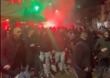 ENFRENTAMIENTO ENTRE AFICIONADOS DEL PSG Y EL MILAN DEJA UN HERIDO DE GRAVEDAD Y DETENIDOS