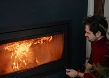 EL REINO UNIDO AVANZA CON FUERZA HACIA LA ENERGÍA SOSTENIBLE PARA CALDEAR HOGARES