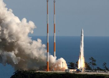 COREA DEL SUR PREPARA UN LANZAMIENTO HISTÓRICO: SU PRIMER SATÉLITE ESPÍA MILITAR VERÁ LA LUZ EL 30 DE NOVIEMBRE