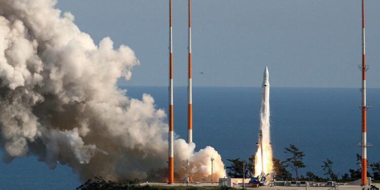 COREA DEL SUR PREPARA UN LANZAMIENTO HISTÓRICO: SU PRIMER SATÉLITE ESPÍA MILITAR VERÁ LA LUZ EL 30 DE NOVIEMBRE 1 COREA DEL SUR PREPARA UN LANZAMIENTO HISTÓRICO: SU PRIMER SATÉLITE ESPÍA MILITAR VERÁ LA LUZ EL 30 DE NOVIEMBRE