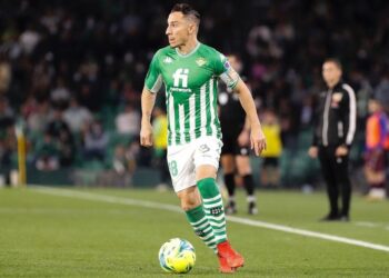 ANDRÉS GUARDADO SE RESISTE A LA JUBILACIÓN: UN AÑO MÁS EN EL REAL BETIS