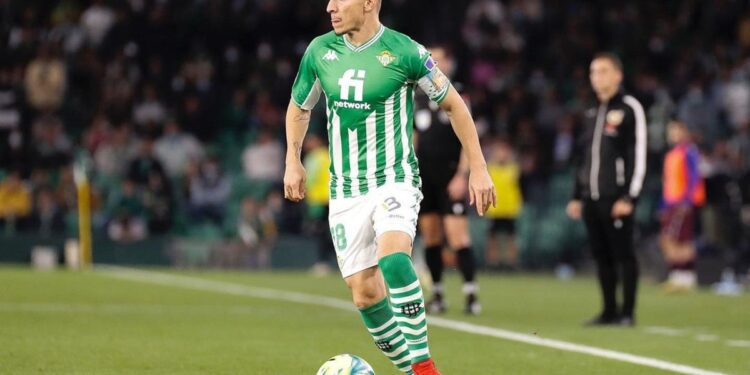 ANDRÉS GUARDADO SE RESISTE A LA JUBILACIÓN: UN AÑO MÁS EN EL REAL BETIS