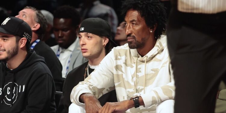 SCOTTIE PIPPEN, ACOMPAÑADO DE DANNA PAOLA Y PESO PLUMA, RECIBE UNA OVACIÓN ESTRONDOSA EN MÉXICO 1 SCOTTIE PIPPEN, ACOMPAÑADO DE DANNA PAOLA Y PESO PLUMA, RECIBE UNA OVACIÓN ESTRONDOSA EN MÉXICO