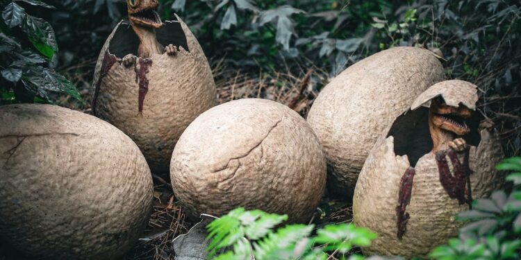 DESCUBRIMIENTO IMPACTANTE: EXPERTO DE LA UNAM ASEGURA QUE LOS DINOSAURIOS SIGUEN ENTRE NOSOTROS, EVOLUCIONANDO EN AVES Y REPTILES