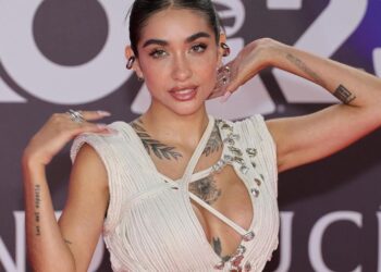 MARÍA BECERRA SORPRENDE EN LOS LATIN GRAMMYS 2023: UNA VERSIÓN SINFÓNICA DE “OJALÁ” QUE DEJA HUELLA