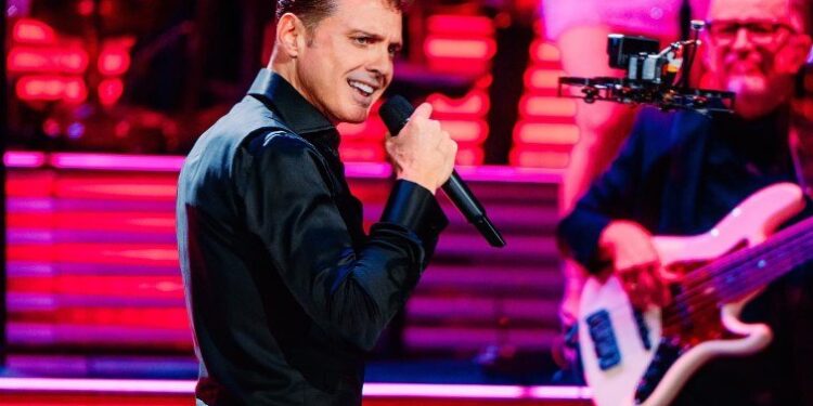 ¡LUIS MIGUEL, EL REY INDISCUTIBLE! ARRASA EN LA ARENA CDMX 1 ¡LUIS MIGUEL, EL REY INDISCUTIBLE! ARRASA EN LA ARENA CDMX