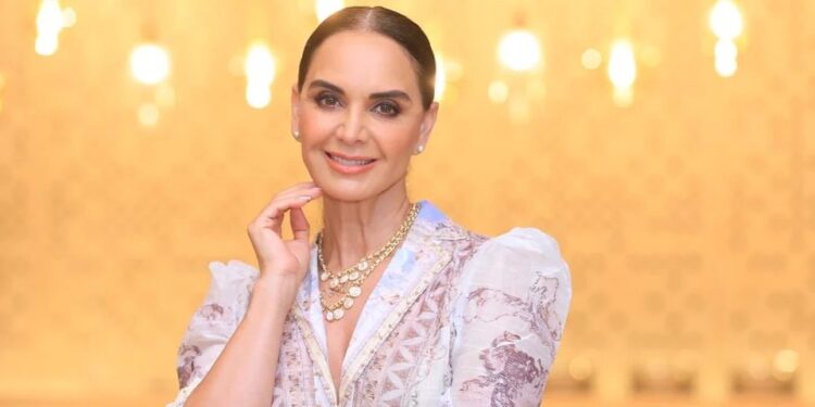 CYNTHIA DE LA VEGA ASUME LA BATUTA: LUPITA JONES DEJA MISS UNIVERSO MÉXICO DESPUÉS DE 30 AÑOS