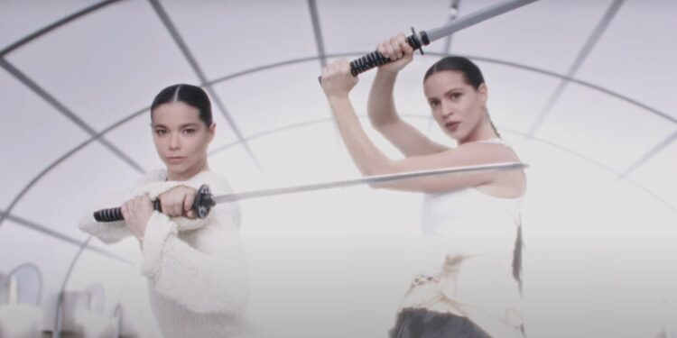 EXPECTACIÓN EN AUGE: BJÖRK Y ROSALÍA ROMPEN ESQUEMAS EN "ORAL", LA CANCIÓN QUE REVOLUCIONARÁ LAS PLATAFORMAS EL 21 DE NOVIEMBRE 1 EXPECTACIÓN EN AUGE: BJÖRK Y ROSALÍA ROMPEN ESQUEMAS EN “ORAL”, LA CANCIÓN QUE REVOLUCIONARÁ LAS PLATAFORMAS EL 21 DE NOVIEMBRE