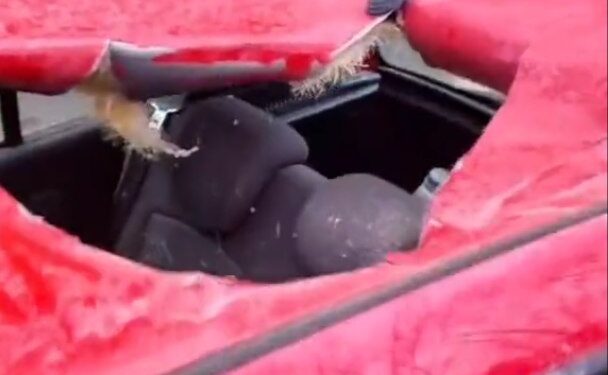 POSIBLE IMPACTO METEÓRICO EN ESTRASBURGO: INVESTIGACIÓN EN CURSO TRAS ENCONTRAR UN ENORME AGUJERO EN EL TECHO DE UN AUTOMÓVIL 1 POSIBLE IMPACTO METEÓRICO EN ESTRASBURGO: INVESTIGACIÓN EN CURSO TRAS ENCONTRAR UN ENORME AGUJERO EN EL TECHO DE UN AUTOMÓVIL