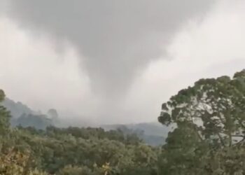 IMPACTANTE TORNADO DEVASTA HUERTAS DE AGUACATE EN PERIBÁN, MICHOACÁN: ATAQUE ÉPICO CON CAÑONES ANTIGRANIZO