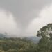 IMPACTANTE TORNADO DEVASTA HUERTAS DE AGUACATE EN PERIBÁN, MICHOACÁN: ATAQUE ÉPICO CON CAÑONES ANTIGRANIZO