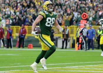 LUKE MUSGRAVE, ESTRELLA DE LOS PACKERS, EN RIESGO DE PERDERSE TEMPORADA TRAS IMPACTANTE LESIÓN RENAL