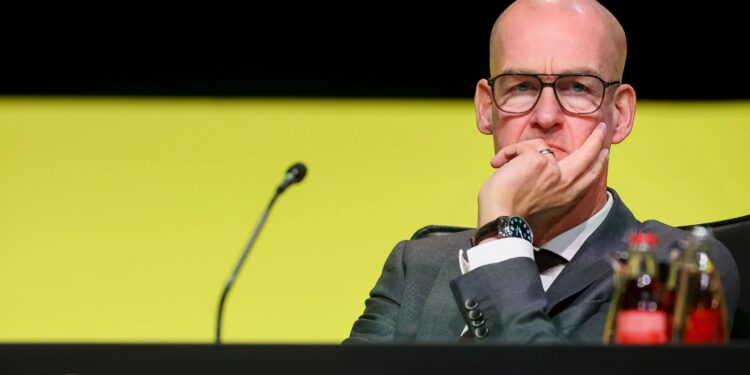 EL BORUSSIA DORTMUND DECLARA SU GUERRA CONTRA NETFLIX: "NUESTRO RIVAL NO ES EL MADRID, SINO LA INDUSTRIA DEL ENTRETENIMIENTO" 1 EL BORUSSIA DORTMUND DECLARA SU GUERRA CONTRA NETFLIX: “NUESTRO RIVAL NO ES EL MADRID, SINO LA INDUSTRIA DEL ENTRETENIMIENTO”