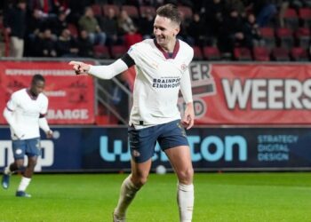 LUUK DE JONG, LA AMENAZA HOLANDESA QUE ACECHA AL SEVILLA EN LA UEFA CHAMPIONS LEAGUE