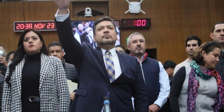 CERO Y VAN DOS; DESIGNA CONGRESO OTRO INTERINO; AHORA AL EX PARTICULAR DE ADRIÁN 1 CERO Y VAN DOS; DESIGNA CONGRESO OTRO INTERINO; AHORA AL EX PARTICULAR DE ADRIÁN
