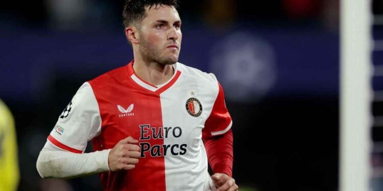 PREOCUPACIÓN EN FEYENOORD POR DEPENDENCIA DE SANTIAGO GIMÉNEZ EN EL ÁREA DE GOLEO