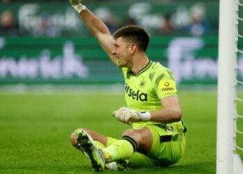 PREOCUPACIÓN EN FEYENOORD POR DEPENDENCIA DE SANTIAGO GIMÉNEZ EN EL ÁREA DE GOLEO