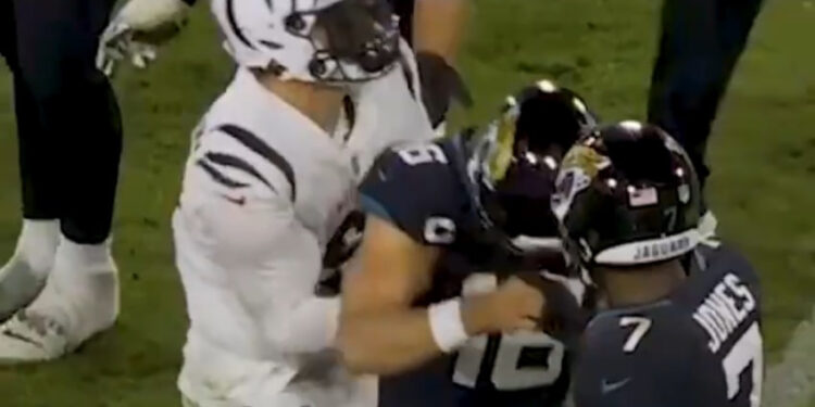 TREY HENDRICKSON MUESTRA UN GESTÓ DEPORTIVO EJEMPLAR TRAS LESIÓN DE TREVOR LAWRENCE 1 ACCIDENTE EN FERRETERÍA DEJA DOS TRABAJADORES LESIONADOS EN CHIHUAHUA