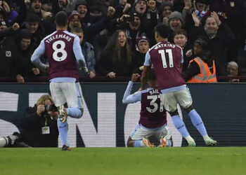 ASTON VILLA, DIRIGIDO POR UNAI EMERY, SORPRENDE AL DERROTAR AL MANCHESTER CITY