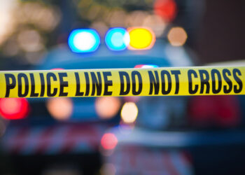 HOMENAJES EN STRAWBERRY FIELDS: FANS CONMEMORAN EL 43 ANIVERSARIO DE LA MUERTE DE JOHN LENNON EN CENTRAL PARK