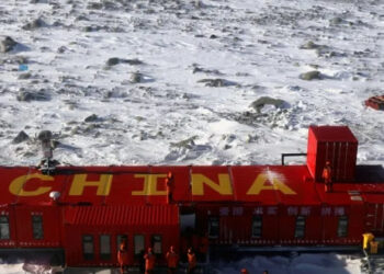 LOS LAKERS INAUGURAN EL ‘BANNER’ DE CAMPEONES DE LA COPA NBA 2023 EN LA CRYPTO ARENA